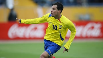 La ex-estrella ecuatoriana milit¨® en las filas del Puebla y le dio su primera clasificaci¨®n a Ecuador a una Copa del Mundo, tuvo una fuerte adicci¨®n a las drogas que lo llev¨® a perder todo lo que hab¨ªa ganado.