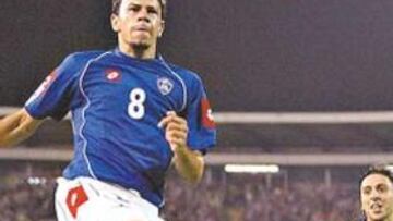 <b>DESLUMBRÓ. </b>Mateja Kezman volvió a ser el mejor jugador de los serbios, esta vez contra Lituania.