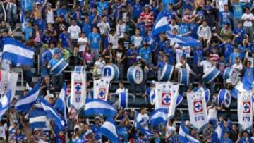 Aficionados de La Máquina gritaron contra su técnico en el partido ante Morelia de la Liga MX.