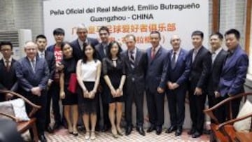 NUEVA PE&Ntilde;A DEL REAL MADRID. Emilio Butrague&ntilde;o fue el encargado de inaugurar la Pe&ntilde;a Madridista de Guangzhou, que lleva su nombre.
 