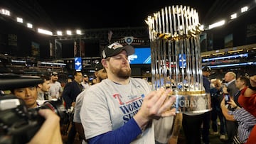 PHOENIX, ARIZONA - NOVEMBER 01: Jordan Montgomery #52 of the Texas Rangers celebrates with the Commissioner's Trophy after the Texas Rangers beat the Arizona Diamondbacks 5-0 in Game Five to win the World Series at Chase Field on November 01, 2023 in Phoenix, Arizona.   Christian Petersen/Getty Images/AFP (Photo by Christian Petersen / GETTY IMAGES NORTH AMERICA / Getty Images via AFP)