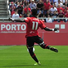 Lago Junior: "Es un orgullo haber jugado 100 partidos aquí"