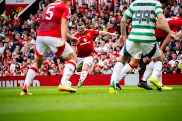 A pesar del paso del tiempo, el delantero nacido en Liverpool no pierde la t¨¦cnica con el golpeo del bal¨®n y anot¨® una falta directa lanzada de forma magistral.