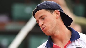 EDE01 PARÍS (FRANCIA), 02/06/2017.- El tenista argentino Diego Schwartzman durante el partido de tercera ronda de Roland Garros ante el serbio Novak Djokovic disputado en París, Francia hoy 2 de junio de 2017. EFE/Caroline Blumberg