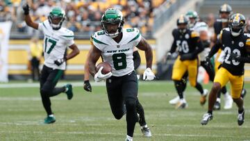 Oct 2, 2022; Pittsburgh, Pennsylvania, USA; New York Jets wide receiver Elijah Moore (8) runs after a catch against the Pittsburgh Steelers during the first quarter at Acrisure Stadium. Mandatory Credit: Charles LeClaire-USA TODAY Sports