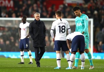 Mourinho ambles over to chat to Giovani Lo Celso after the United game.