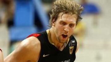 <b>ESPECTACULAR.</b> Pese a los 30 puntos y 13 rebotes de Nowitzki, Alemania deberá jugarse el pase a Pekín frente a Puerto Rico.