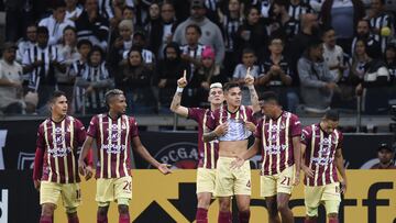 AMDEP1044. BELO HORIZONTE (BRASIL), 25/05/2022.- Jugadores de Tolima celebran un gol Michael Rangel (atrás) hoy, en un partido de la Copa Libertadores entre Atletico Mineiro y Deportes Tolima en el estadio Mineirao en Belo Horizonte (Brasil). EFE/Yuri Edmundo
