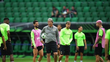 Pellegrini, con Isco y Lo Celso.