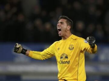 Joel Robles celebra el empate del Everton. 