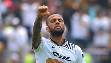 Dani Alves cambiará su dorsal: usará el 77 con Pumas