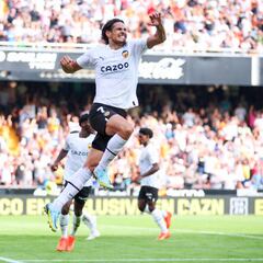 Aprobados y suspensos del Valencia: Cavani marca por partida doble