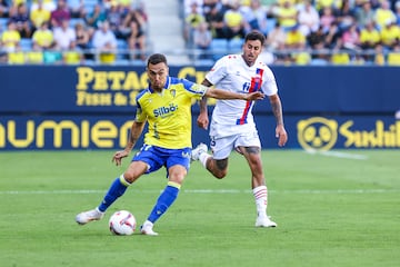 Gonzalo Escalante junto a Víctor Camarasa en el encuentro frente al Eldense.