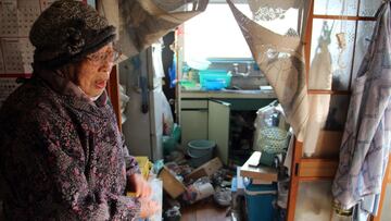 Soma (Japan), 14/02/2021.- A woman looks at the damage in her kitchen in the aftermath of a powerful earthquake in Soma, Fukushima prefecture, northeastern Japan, 14 February 2021. At least 120 people were injured in a earthquake that hit northern Japan on 13 February 2021. Tokyo Electric Power Company (TEPCO) reported no damage at the Fukushima Daiichi and Fukushima Daini nuclear power plants. (Terremoto/sismo, Japón, Tokio) EFE/EPA/JIJI PRESS JAPAN OUT EDITORIAL USE ONLY/ NO ARCHIVES NO ARCHIVES