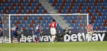  Raúl García empató el partido de penalti. 1-1.










