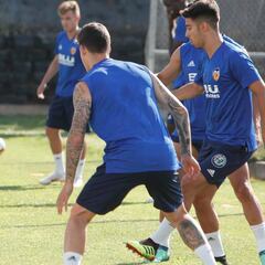 Nacho Gil entrena con el Valencia mientras encuentra destino