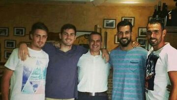 Foto con Casillas, Moy&aacute; y Codina.
