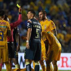 La entrada de Guido Rodríguez sobre Carioca que levantó polémica