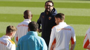 26/11/21
 ENTRENAMIENTO DEL VALENCIA CF EN ESTADIO MESTALLA 
 BORDALAS
 
 