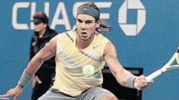 <b>PRECAUCIÓN. </b>Rafa Nadal luce dos vendajes compresivos en las rodillas para mitigar los problemas de tendinitis que padece.