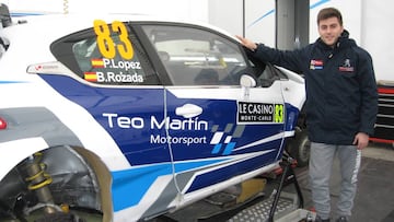 Pepe L&oacute;pez con el Peugeot 208.