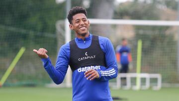 Anthony &#039;Choco&#039; Lozano, jugador del C&aacute;diz CF, durante un entrenamiento con el equipo amarillo.