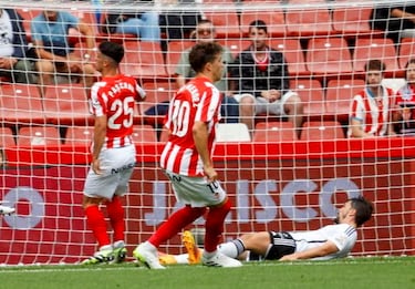 El jugador asturiano ha empezado esta temporada, dispuesto a coger la manija del Sporting. Ante el Burgos hizo uno de los encuentros más completo de su carrera.