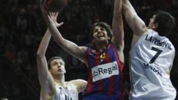 <b>LETAL. </b>Ricky Rubio recibió un tapón de Lavrinovic, aunque los árbitros pitaron falta.