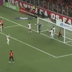 Jugó en Chile y su gol da la vuelta al mundo por esto que hizo el arquero: final impensado