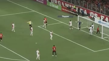 Jugó en Chile y su gol da la vuelta al mundo por esto que hizo el arquero: final impensado