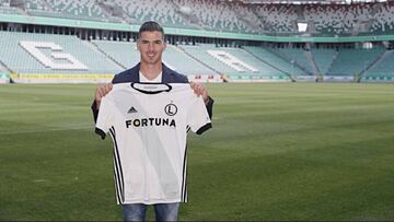 Carlos López con el Legia.
