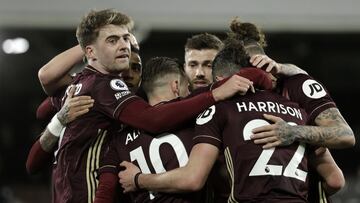 LONDON, ENGLAND - MARCH 19: Patrick Bamford of Leeds United celebrates with teammates after scoring their team&#039;s first goal during the Premier League match between Fulham and Leeds United at Craven Cottage on March 19, 2021 in London, England. Sporti