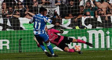 No, nunca se ve mejor en la tele. Y este, menos.