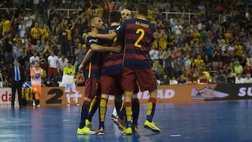 El Bar&ccedil;a celebra uno de sus goles ante el Movistar.