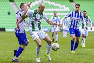 Después de más de 20 temporadas jugando al más alto nivel, Arjen Robben anunció en julio de este año su retirada de los terrenos de juego. Tras brillar en el Groningen y pasar por el PSV, Chelsea, Real Madrid y Bayern de Múnich, con el que ganó la Champions gracias a un gol suyo en 2013,  se retiró en 2019, para un año después, anunciar su vuelta al conjunto de sus inicios, el Groningen. Este verano anunció su retirada definitiva.