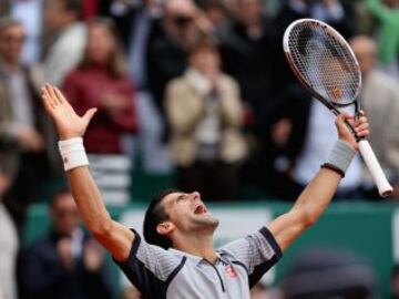 Novak Djokovic celebra su pase a la final, que jugará contra Rafa Nadal.