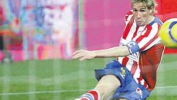 <b>LA MIRADA FIJA EN EL GOL. </b>Fernando Torres es uno de los jugadores que siempre han gustado en el Camp Nou. Begiristain hace tiempo que le sigue para el tercer proyecto Rijkaard.