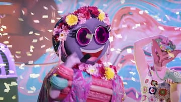 Macaron en Mask Singer, identificado como la surfista Bethany Hamilton.