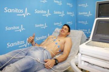 James Rodríguez presentando sus exámenes médicos.