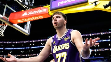 LOS ANGELES, CALIFORNIA - NOVEMBER 25: Luka Doncic #77 of the Los Angeles Lakers reacts to a referee on a Lakers foul during a 135-118 win over the LA Clippers at Crypto.com Arena on November 25, 2025 in Los Angeles, California. Harry How/Getty Images/AFP NOTE TO USER: User expressly acknowledges and agrees that, by downloading and or using this photograph, User is consenting to the terms and conditions of the Getty Images License Agreement. (Photo by Harry How/Getty Images) (Photo by Harry How / GETTY IMAGES NORTH AMERICA / Getty Images via AFP)