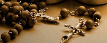 Exorcismos a distancia por el móvil, la Iglesia se actualiza a las nuevas tecnologías