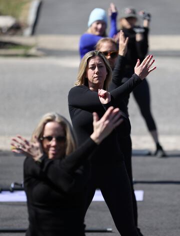  Jamie Benedik es instructora de tres gimnasios en West Islip, un barrio del condado de Suffolk en el estado estadounidense de Nueva York, durante estos días ha visto como han cerrado todos los recintos deportivos donde trabaja debido a la pandemia del Co