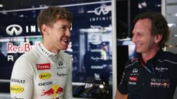 Horner conversa animadamente con Vettel.