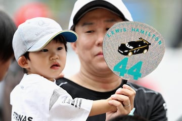 Joven fan de Lewis Hamilton.