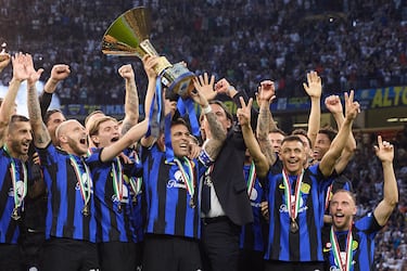 El Inter de Milán se proclamó campeón de la Serie A y recibió el trofeo de su 20º título de campeón de Italia, en el estadio Giuseppe Meazza el 19 de mayo de 2024.