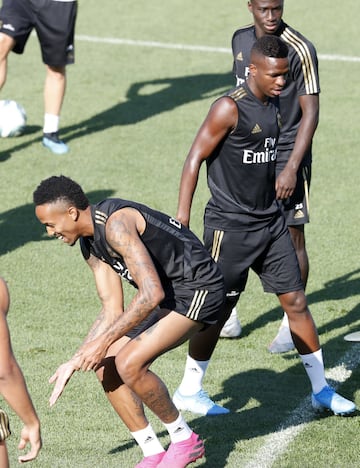 El Madrid entrena pensando en el debut liguero en el Bernabéu