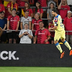 Chivas es el rival al que Henry Martin ha marcado más veces en su carrera