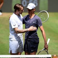 Sinner se retira por lesión en Halle a 10 días de Wimbledon
