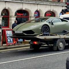 La grúa se lleva el Lamborghini de lujo de McGregor en Dublín