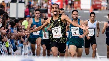 Berango (Bizkaia), 08/10/2022.- El portugués Isaac Nader cruza la meta en primera posición durante la prueba masculina de la XXXIV Milla Internacional de Berango que se ha celebrado hoy sábado en la localidad vizcaina. EFE / Javier Zorrilla.